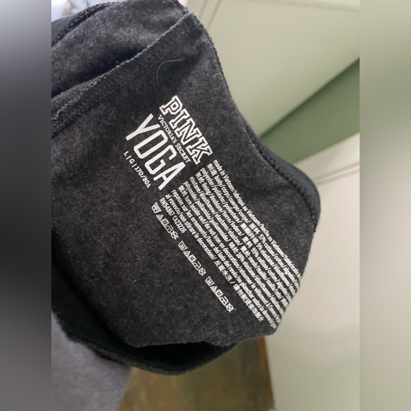 Victoria Secret Legging - Picture 3 of 4